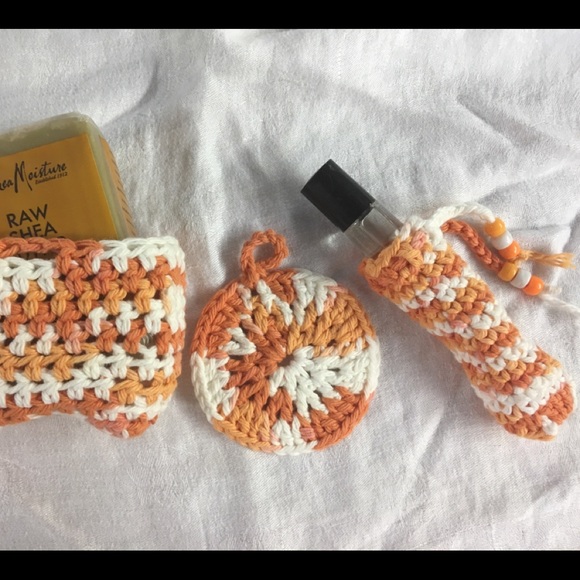 Handcrafted Crochet Spa Beauty Bath Gift Set. Orange/White. Eyes/Lips/Face - Picture 1 of 3